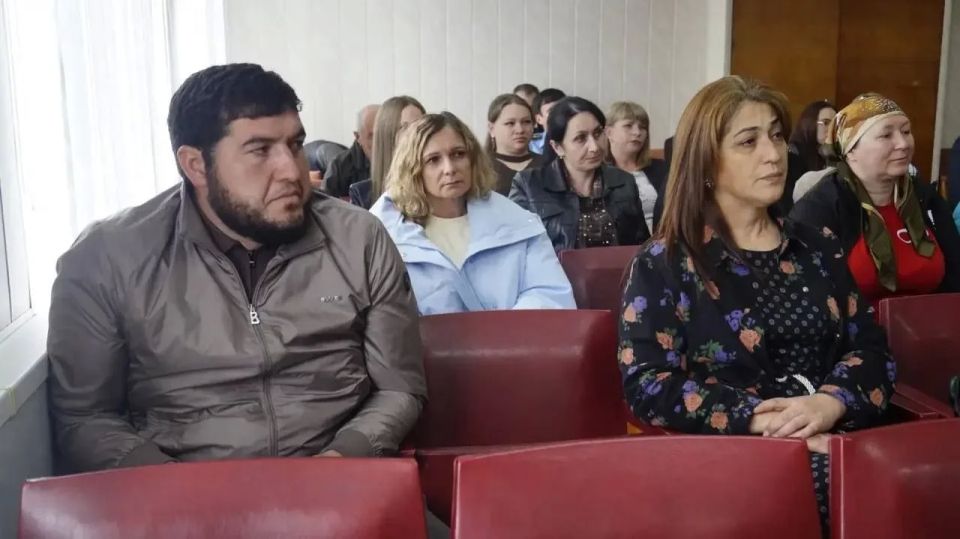 В Зеленчукском районе прошла встреча представителей профильных ведомств, организаций и администрации муниципалитета с семьями участников СВО В Зеленчукском районе прошла встреча представителей профильных ведомств, организаций и администрации муниципалитета с семьями участников СВО