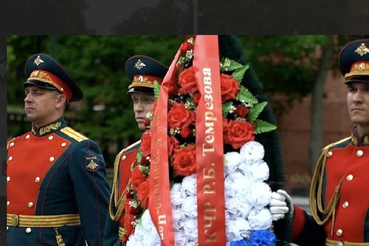 К 81-й годовщине Великой Победы сотрудники Постоянного представительства совместно с земляками, проживающими в г. Москве, почтили память миллионов погибших в годы Великой Отечественной войны и приняли участие в торжественной... К 81-й годовщине Великой Победы сотрудники Постоянного представительства совместно с земляками, проживающими в г. Москве, почтили память миллионов погибших в годы Великой Отечественной войны и приняли участие в торжественной...