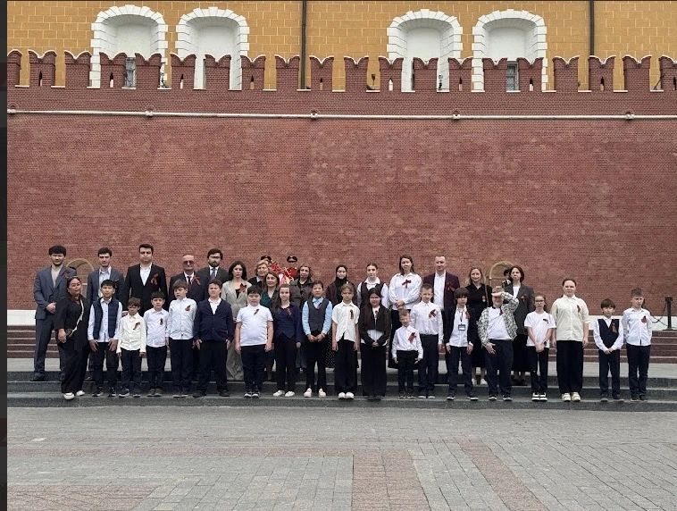 К 81-й годовщине Великой Победы сотрудники Постоянного представительства совместно с земляками, проживающими в г. Москве, почтили память миллионов погибших в годы Великой Отечественной войны и приняли участие в торжественной... К 81-й годовщине Великой Победы сотрудники Постоянного представительства совместно с земляками, проживающими в г. Москве, почтили память миллионов погибших в годы Великой Отечественной войны и приняли участие в торжественной...