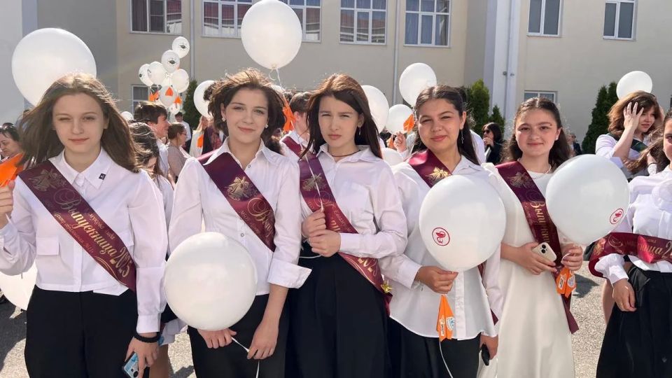 Последний звонок прозвенит для 2411 выпускников Черкесска