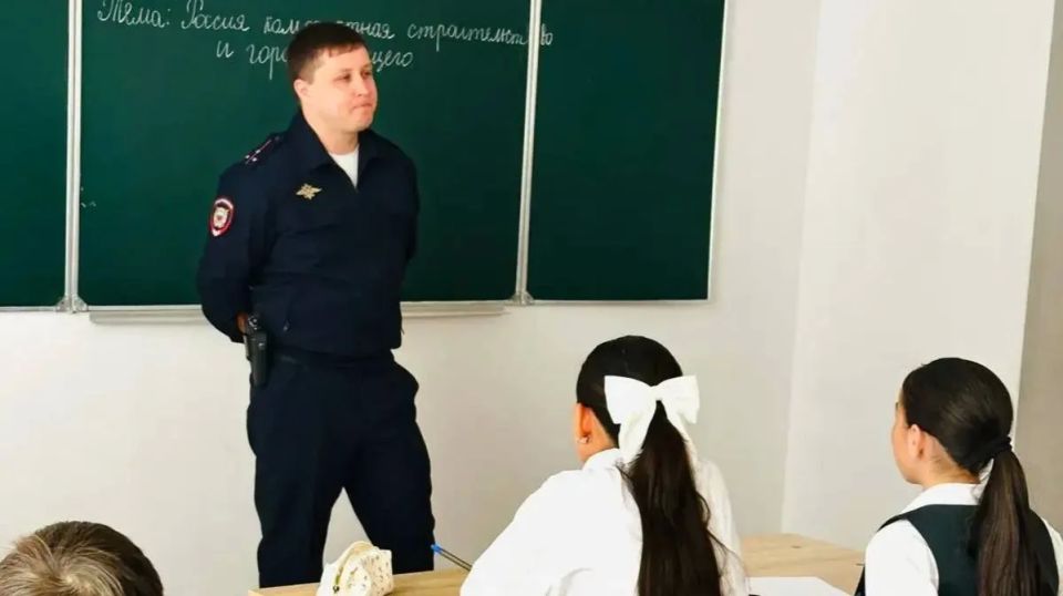 Дознавателями МВД по КЧР на районном уровне проводятся профилактические мероприятия как в учебных заведениях, так и в ходе бесед с населением на тему: «Преступления в сфере информационно-коммуникационных технологий», в... Дознавателями МВД по КЧР на районном уровне проводятся профилактические мероприятия как в учебных заведениях, так и в ходе бесед с населением на тему: «Преступления в сфере информационно-коммуникационных технологий», в...