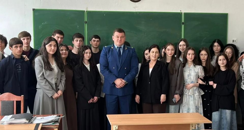 Встреча со студентами колледжа в целях профилактики преступности организована прокуратурой республики