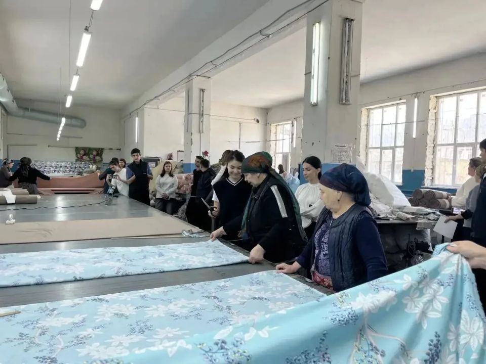 Предприятие «Селена» из Усть-Джегутинского района направило в военные госпитали и нашим военнослужащим, находящимся в зоне СВО, более 40 комплектов постельных принадлежностей Предприятие «Селена» из Усть-Джегутинского района направило в военные госпитали и нашим военнослужащим, находящимся в зоне СВО, более 40 комплектов постельных принадлежностей