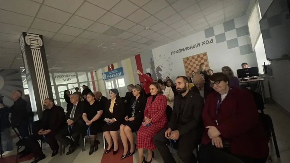 В Центре дополнительного образования детей состоялось торжественное открытие образовательного музейного комплекса «Перекрёсток эпох» В Центре дополнительного образования детей состоялось торжественное открытие образовательного музейного комплекса «Перекрёсток эпох»