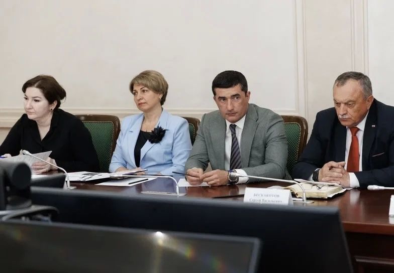 Сегодня у под председательством вице-премьера КЧР Михаила Гаджиева состоялось заседание Комиссии по предупреждению и ликвидации чрезвычайных ситуаций и обеспечению пожарной безопасности КЧР Сегодня у под председательством вице-премьера КЧР Михаила Гаджиева состоялось заседание Комиссии по предупреждению и ликвидации чрезвычайных ситуаций и обеспечению пожарной безопасности КЧР