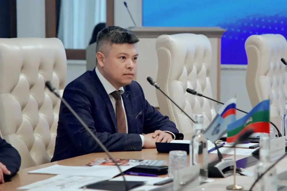 Рашид Темрезов: Сегодня в Москве провели рабочую встречу с руководителем Федерального дорожного агентства Романом Новиковым с участием руководителей ключевых направлений Росавтодора и вице-премьера КЧР Марата Урусова Рашид Темрезов: Сегодня в Москве провели рабочую встречу с руководителем Федерального дорожного агентства Романом Новиковым с участием руководителей ключевых направлений Росавтодора и вице-премьера КЧР Марата Урусова