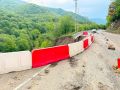 Уважаемые водители! . Сообщаем, что на 120 км автодороги «Кисловодск – Карачаевск», между населенными пунктами Нижняя Мара и Мара Аягъы, из-за погодных условий произошел обвал обочины