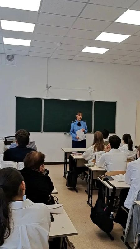 Прокуратурой республики проведена лекция для школьников об уголовной ответственности за заведомо ложное сообщение об акте терроризма