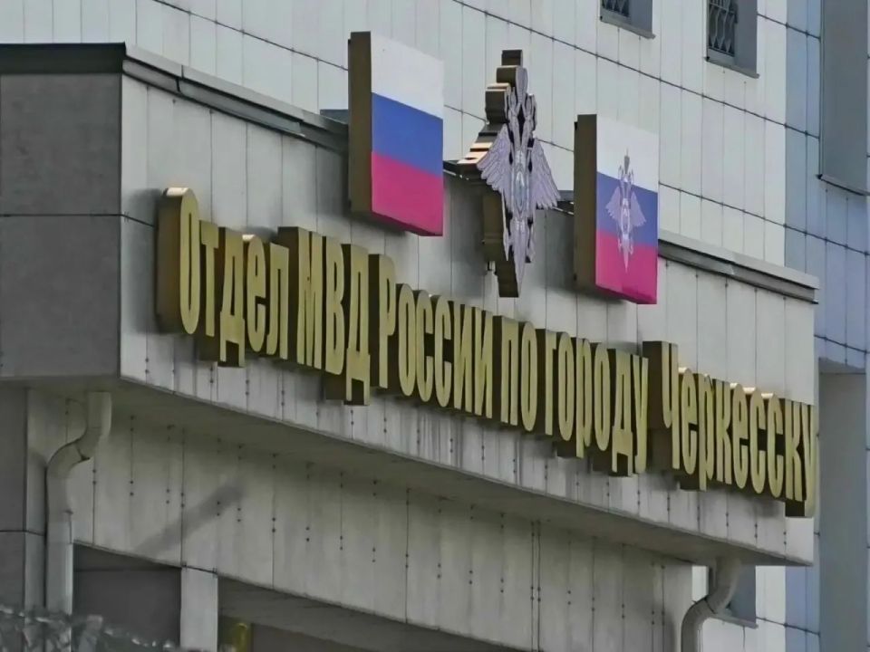 В Отделе МВД России по г. Черкесску состоялся прием граждан, который провел заместитель министра внутренних дел по Карачаево-Черкесской Республике, полковник полиции Мурат Динаев по вопросам поступления на службу в полицию
