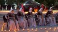 После театрализованного представления у памятника жертвам Кавказской войны прошло традиционное торжественное зажжение свечей