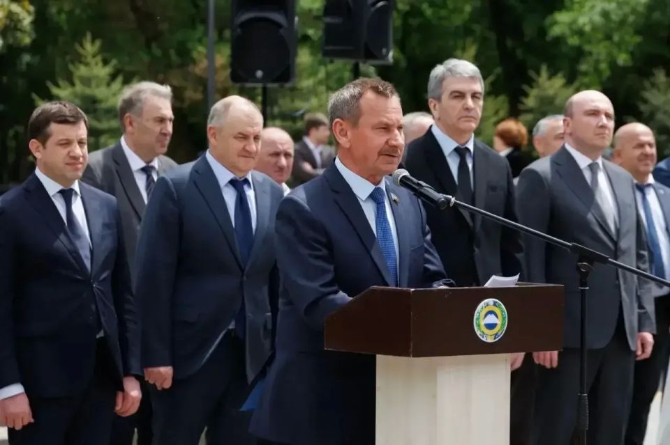 В Карачаево-Черкесии сегодня проходят памятные мероприятия, приуроченные к 162-й годовщине окончания Кавказской войны В Карачаево-Черкесии сегодня проходят памятные мероприятия, приуроченные к 162-й годовщине окончания Кавказской войны
