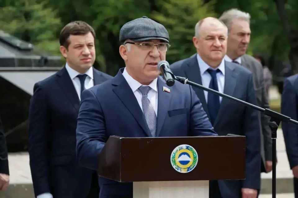 В Карачаево-Черкесии сегодня проходят памятные мероприятия, приуроченные к 162-й годовщине окончания Кавказской войны В Карачаево-Черкесии сегодня проходят памятные мероприятия, приуроченные к 162-й годовщине окончания Кавказской войны