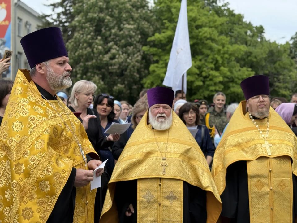В День славянской письменности и культуры в России вспоминают создателей славянской азбуки - святых равноапостольных братьев Кирилла и Мефодия В День славянской письменности и культуры в России вспоминают создателей славянской азбуки - святых равноапостольных братьев Кирилла и Мефодия