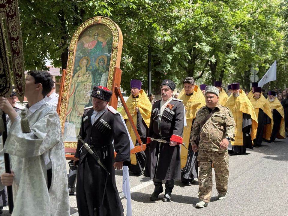 В День славянской письменности и культуры в России вспоминают создателей славянской азбуки - святых равноапостольных братьев Кирилла и Мефодия В День славянской письменности и культуры в России вспоминают создателей славянской азбуки - святых равноапостольных братьев Кирилла и Мефодия
