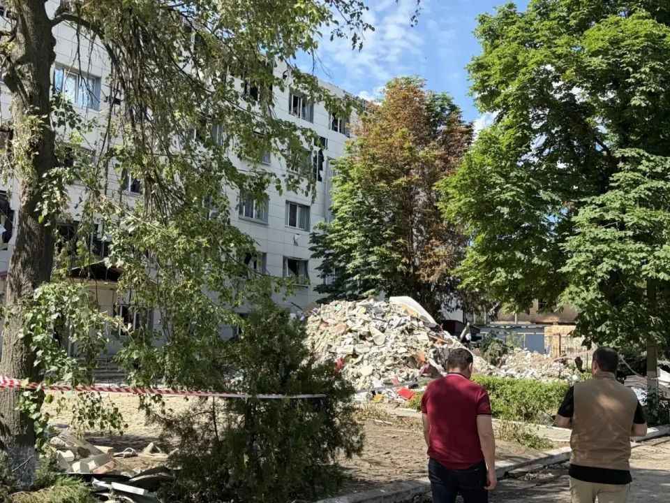 По поручению Главы Карачаево-Черкесии Рашида Темрезова в побратимском Старобельском муниципальном округе Луганской Народной Республики находится министр строительства и ЖКХ КЧР Рашид Узденов По поручению Главы Карачаево-Черкесии Рашида Темрезова в побратимском Старобельском муниципальном округе Луганской Народной Республики находится министр строительства и ЖКХ КЧР Рашид Узденов