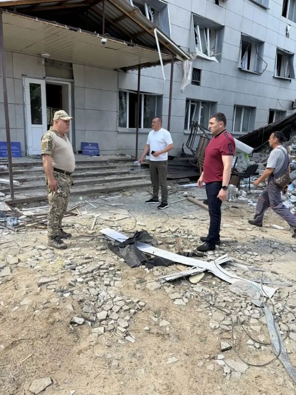 По поручению Главы Карачаево-Черкесии Рашида Темрезова в побратимском Старобельском муниципальном округе Луганской Народной Республики находится министр строительства и ЖКХ КЧР Рашид Узденов По поручению Главы Карачаево-Черкесии Рашида Темрезова в побратимском Старобельском муниципальном округе Луганской Народной Республики находится министр строительства и ЖКХ КЧР Рашид Узденов