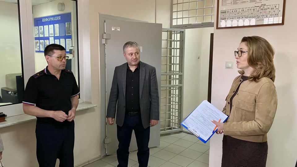 Представители Общественного совета оценили работу подразделений ОМВД России по г. Черкесску в рамках акции «Гражданский мониторинг» Представители Общественного совета оценили работу подразделений ОМВД России по г. Черкесску в рамках акции «Гражданский мониторинг»
