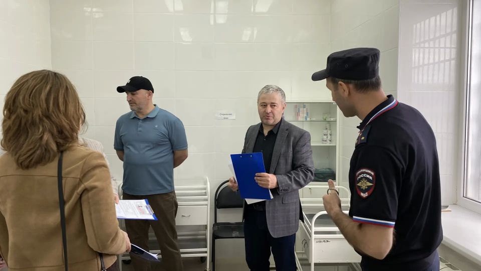 Представители Общественного совета оценили работу подразделений ОМВД России по г. Черкесску в рамках акции «Гражданский мониторинг» Представители Общественного совета оценили работу подразделений ОМВД России по г. Черкесску в рамках акции «Гражданский мониторинг»