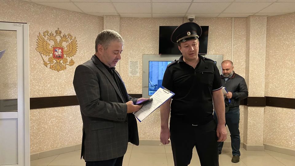 Представители Общественного совета оценили работу подразделений ОМВД России по г. Черкесску в рамках акции «Гражданский мониторинг» Представители Общественного совета оценили работу подразделений ОМВД России по г. Черкесску в рамках акции «Гражданский мониторинг»
