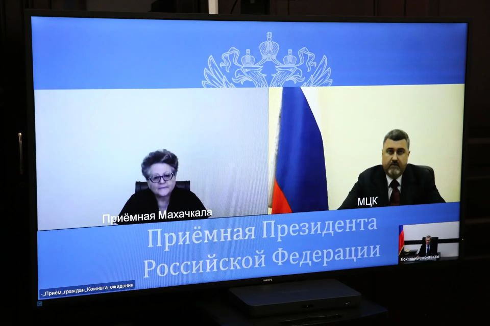 Сегодня по поручению Президента Российской Федерации в рамках рабочей поездки в Кабардино-Балкарскую Республику полномочный представитель Президента РФ в Северо-Кавказском федеральном округе Юрий Чайка провел личный прием... Сегодня по поручению Президента Российской Федерации в рамках рабочей поездки в Кабардино-Балкарскую Республику полномочный представитель Президента РФ в Северо-Кавказском федеральном округе Юрий Чайка провел личный прием...