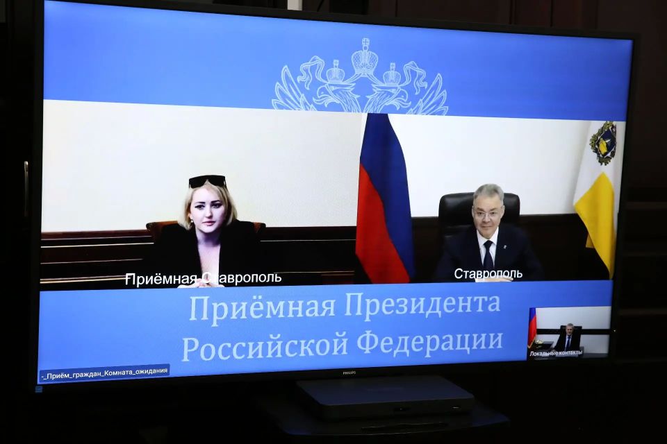 Сегодня по поручению Президента Российской Федерации в рамках рабочей поездки в Кабардино-Балкарскую Республику полномочный представитель Президента РФ в Северо-Кавказском федеральном округе Юрий Чайка провел личный прием... Сегодня по поручению Президента Российской Федерации в рамках рабочей поездки в Кабардино-Балкарскую Республику полномочный представитель Президента РФ в Северо-Кавказском федеральном округе Юрий Чайка провел личный прием...