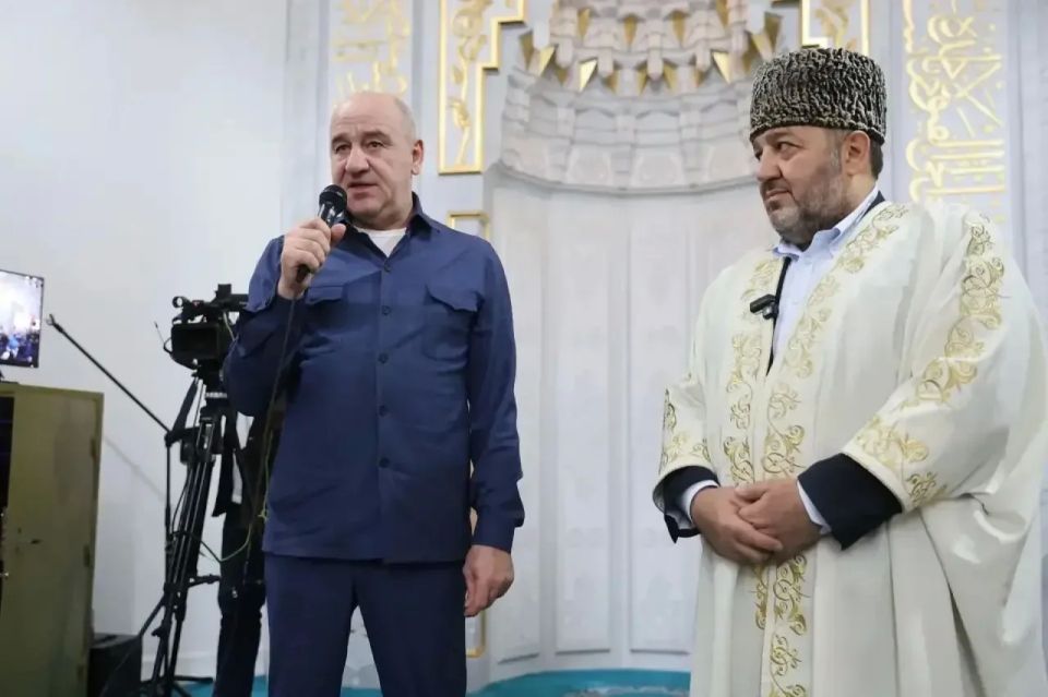 Глава КЧР Рашид Темрезов принял участие в праздничной молитве по случаю Курбан-байрама Глава КЧР Рашид Темрезов принял участие в праздничной молитве по случаю Курбан-байрама