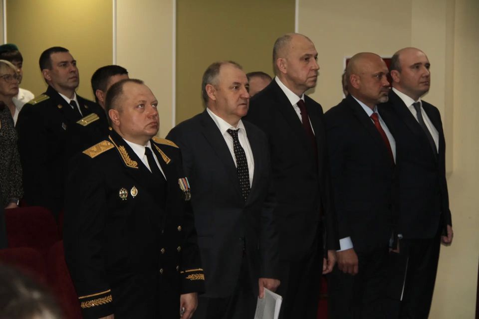 Рашид Темрезов: «Сегодня Пограничная служба ФСБ России – это надёжное звено в обеспечении безопасности страны и наших граждан.» - Владимир Путин Рашид Темрезов: «Сегодня Пограничная служба ФСБ России – это надёжное звено в обеспечении безопасности страны и наших граждан.» - Владимир Путин
