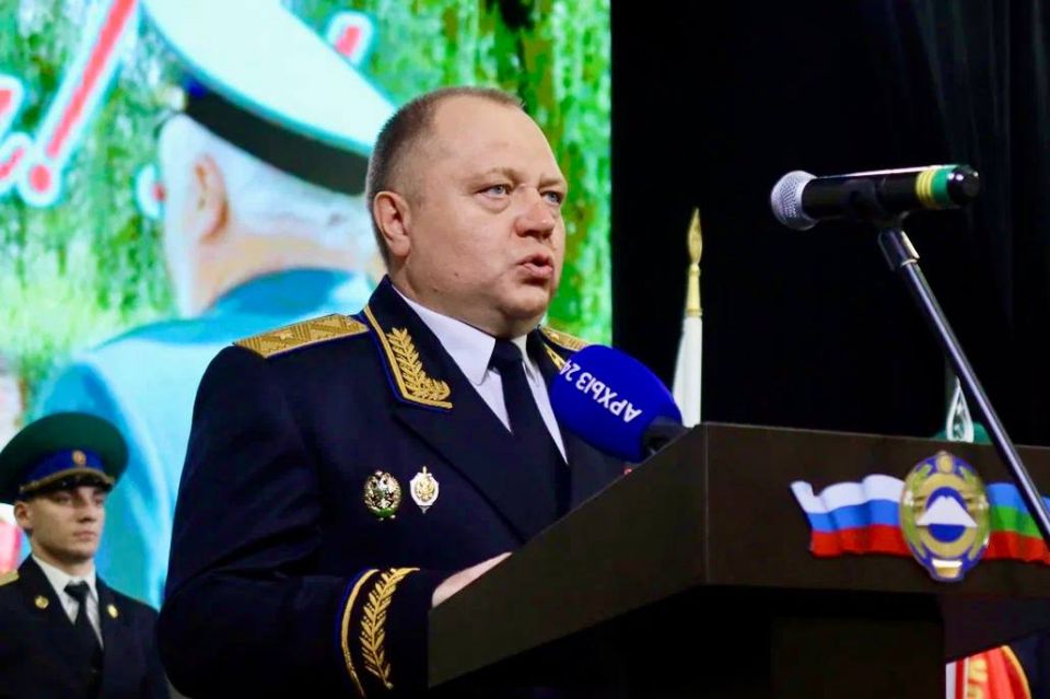 Алексей Баскаев: На торжественном мероприятии поздравил наших доблестных воинов и ветеранов службы с Днем пограничника, за инициативу, настойчивость и высокий профессионализм вручил сотрудникам Пограничного управления ФСБ... Алексей Баскаев: На торжественном мероприятии поздравил наших доблестных воинов и ветеранов службы с Днем пограничника, за инициативу, настойчивость и высокий профессионализм вручил сотрудникам Пограничного управления ФСБ...