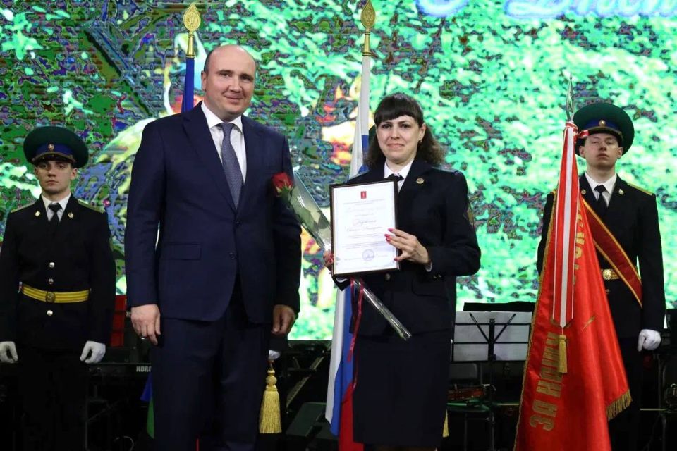 Алексей Баскаев: На торжественном мероприятии поздравил наших доблестных воинов и ветеранов службы с Днем пограничника, за инициативу, настойчивость и высокий профессионализм вручил сотрудникам Пограничного управления ФСБ... Алексей Баскаев: На торжественном мероприятии поздравил наших доблестных воинов и ветеранов службы с Днем пограничника, за инициативу, настойчивость и высокий профессионализм вручил сотрудникам Пограничного управления ФСБ...