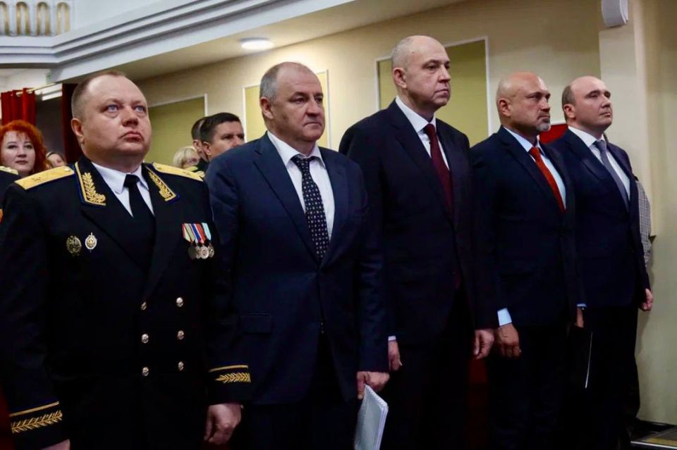 Алексей Баскаев: На торжественном мероприятии поздравил наших доблестных воинов и ветеранов службы с Днем пограничника, за инициативу, настойчивость и высокий профессионализм вручил сотрудникам Пограничного управления ФСБ... Алексей Баскаев: На торжественном мероприятии поздравил наших доблестных воинов и ветеранов службы с Днем пограничника, за инициативу, настойчивость и высокий профессионализм вручил сотрудникам Пограничного управления ФСБ...