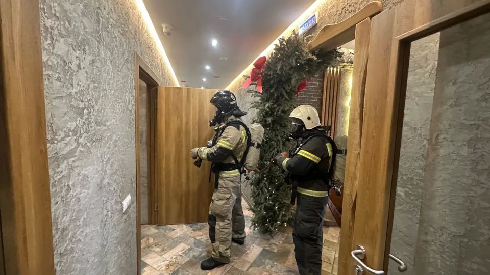 Огнеборцы провели пожарно-тактические учения в гостиничном комплексе посёлка Архыз Огнеборцы провели пожарно-тактические учения в гостиничном комплексе посёлка Архыз
