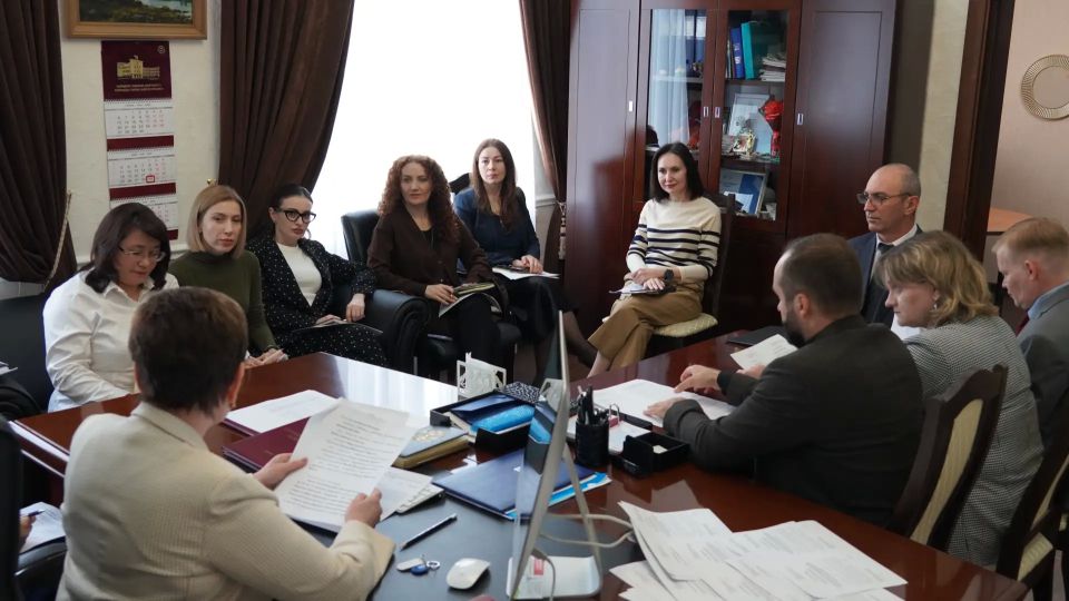 На заседании Комитета по науке и образованию рассмотрели законопроект, позволяющий девятиклассникам бесплатно пройти обучение по профессиям рабочих или должностям служащих На заседании Комитета по науке и образованию рассмотрели законопроект, позволяющий девятиклассникам бесплатно пройти обучение по профессиям рабочих или должностям служащих