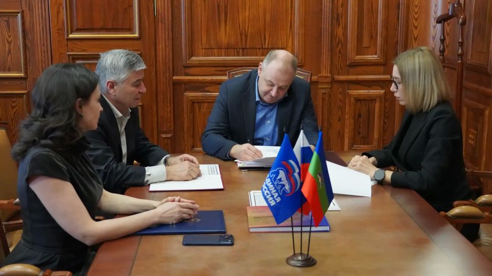 Спикер Парламента КЧР Александр Иванов подписал ряд законопроектов, вынесенных на очередную сессию Спикер Парламента КЧР Александр Иванов подписал ряд законопроектов, вынесенных на очередную сессию