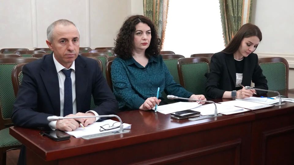 том уточняется понятие электронного голосования как голосования с использованием комплекса электронного голосования на участке референдума и дистанционного электронного голосования с использованием... том уточняется понятие электронного голосования как голосования с использованием комплекса электронного голосования на участке референдума и дистанционного электронного голосования с использованием...