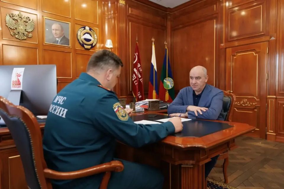Рашид Темрезов: Ключевые задачи по обеспечению безопасности жителей республики в паводкоопасный период обсудили с начальником Главного управления МЧС России по КЧР генерал-майором Александром Голоколенко Рашид Темрезов: Ключевые задачи по обеспечению безопасности жителей республики в паводкоопасный период обсудили с начальником Главного управления МЧС России по КЧР генерал-майором Александром Голоколенко