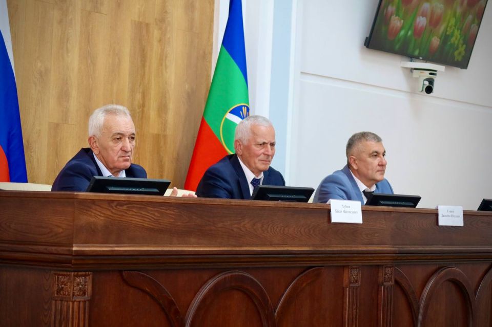 Алексей Баскаев: В торжественной обстановке в мэрии Черкесска наградили работников социальной сферы Алексей Баскаев: В торжественной обстановке в мэрии Черкесска наградили работников социальной сферы