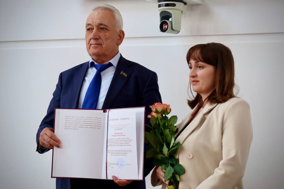 Алексей Баскаев: В торжественной обстановке в мэрии Черкесска наградили работников социальной сферы Алексей Баскаев: В торжественной обстановке в мэрии Черкесска наградили работников социальной сферы