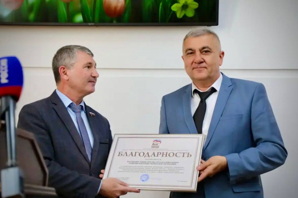 Алексей Баскаев: В торжественной обстановке в мэрии Черкесска наградили работников социальной сферы Алексей Баскаев: В торжественной обстановке в мэрии Черкесска наградили работников социальной сферы
