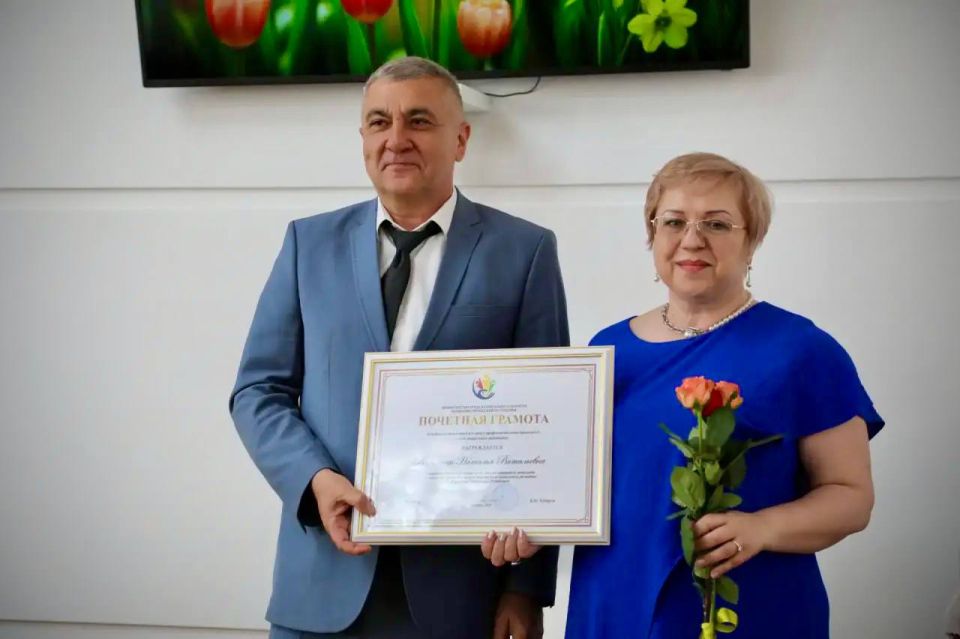 Алексей Баскаев: В торжественной обстановке в мэрии Черкесска наградили работников социальной сферы Алексей Баскаев: В торжественной обстановке в мэрии Черкесска наградили работников социальной сферы