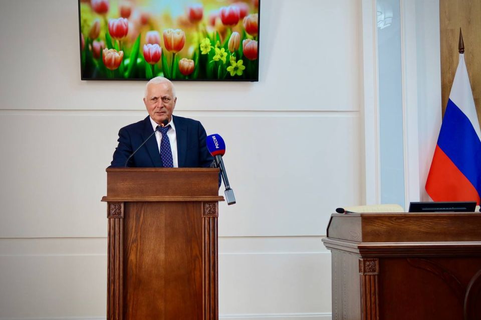 Алексей Баскаев: В торжественной обстановке в мэрии Черкесска наградили работников социальной сферы Алексей Баскаев: В торжественной обстановке в мэрии Черкесска наградили работников социальной сферы