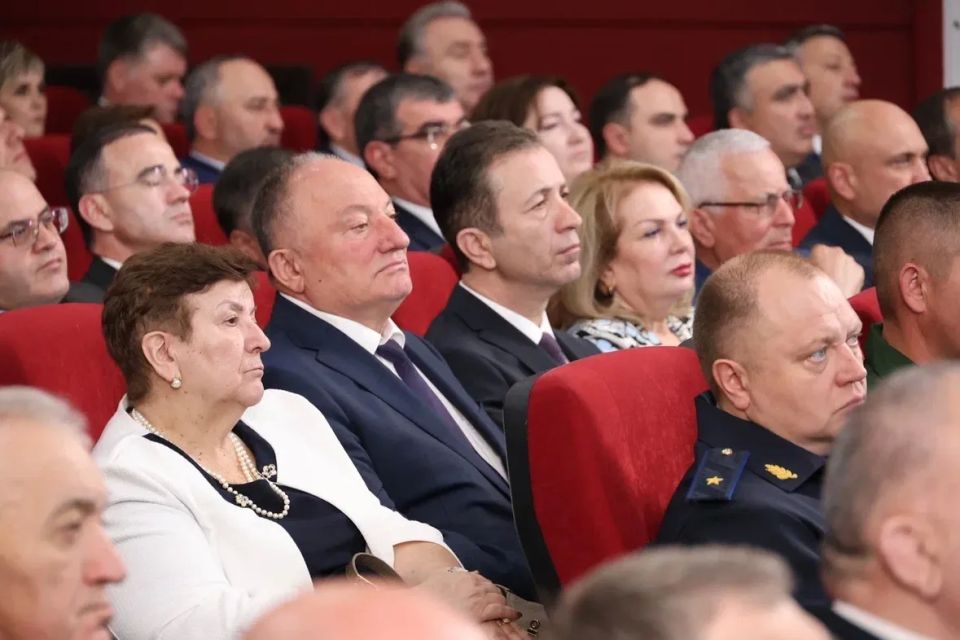 Рашид Темрезов подвел итоги 2025 года и поставил задачи по дальнейшему развитию республики Рашид Темрезов подвел итоги 2025 года и поставил задачи по дальнейшему развитию республики