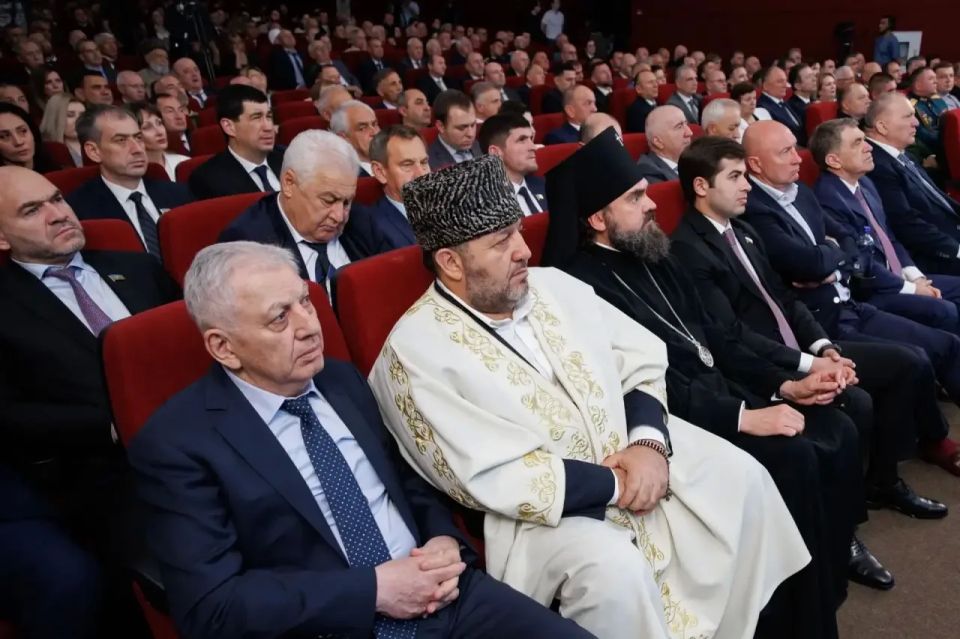 Рашид Темрезов: Наша задача — обеспечить устойчивость экономики, социальную стабильность и движение вперёд Рашид Темрезов: Наша задача — обеспечить устойчивость экономики, социальную стабильность и движение вперёд