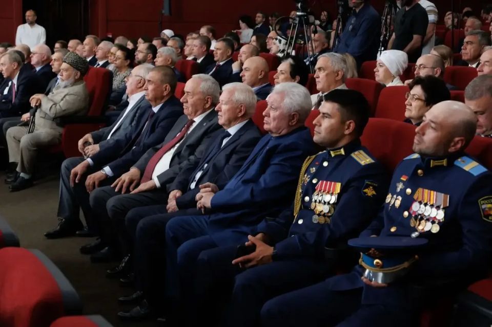 Рашид Темрезов: Наша задача — обеспечить устойчивость экономики, социальную стабильность и движение вперёд Рашид Темрезов: Наша задача — обеспечить устойчивость экономики, социальную стабильность и движение вперёд