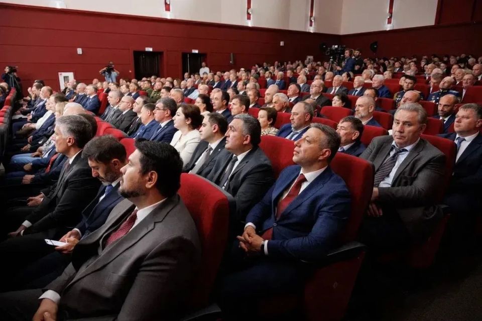 Рашид Темрезов подвел итоги 2025 года и поставил задачи по дальнейшему развитию республики Рашид Темрезов подвел итоги 2025 года и поставил задачи по дальнейшему развитию республики