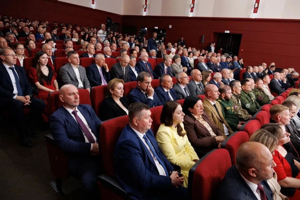Рашид Темрезов подвел итоги 2025 года и поставил задачи по дальнейшему развитию республики Рашид Темрезов подвел итоги 2025 года и поставил задачи по дальнейшему развитию республики
