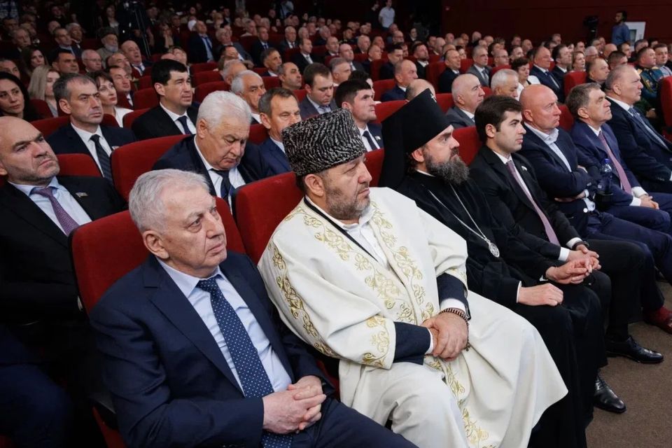 Рашид Темрезов подвел итоги 2025 года и поставил задачи по дальнейшему развитию республики Рашид Темрезов подвел итоги 2025 года и поставил задачи по дальнейшему развитию республики