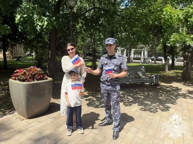 В Карачаево-Черкесии росгвардейцы участвуют во всероссийской акции «Российский триколор» В Карачаево-Черкесии росгвардейцы участвуют во всероссийской акции «Российский триколор»