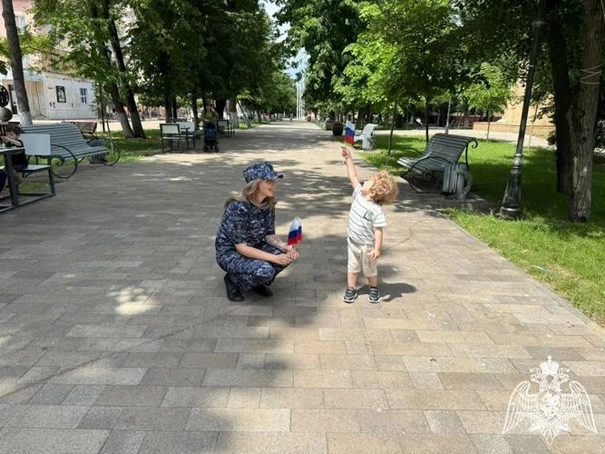 В Карачаево-Черкесии росгвардейцы участвуют во всероссийской акции «Российский триколор» В Карачаево-Черкесии росгвардейцы участвуют во всероссийской акции «Российский триколор»