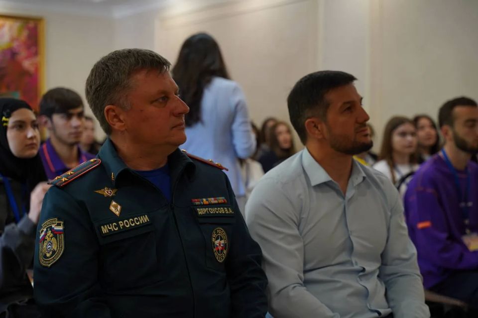 Сотрудники МЧС России приняли участие в Слёте добровольцев Северного Кавказа Сотрудники МЧС России приняли участие в Слёте добровольцев Северного Кавказа