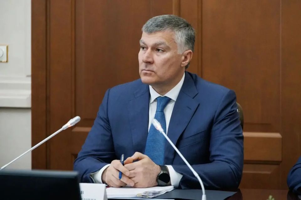 Сегодня под председательством вице-премьера КЧР Марата Урусова состоялось заседание Правительства республики, где рассмотрели около 10 вопросов социально-экономического блока Сегодня под председательством вице-премьера КЧР Марата Урусова состоялось заседание Правительства республики, где рассмотрели около 10 вопросов социально-экономического блока